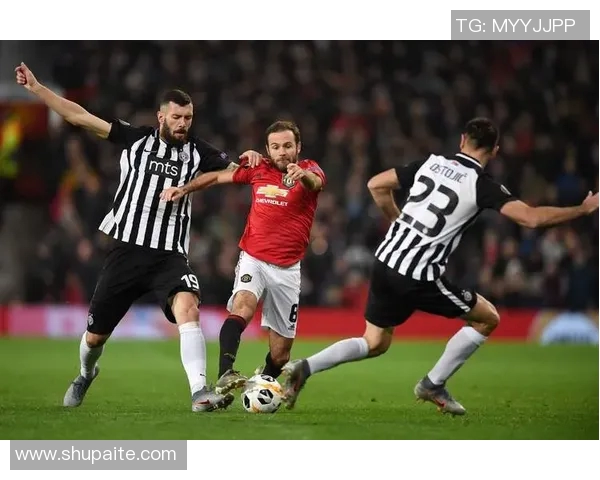 足球明星技艺大比拼展现绝佳球技与精彩瞬间